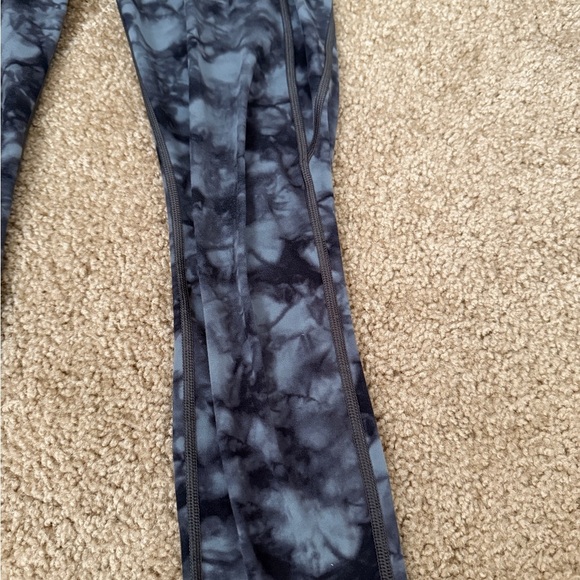 Athleta Black and Gray Leggings with Sleek Fit - Picture 4 of 6